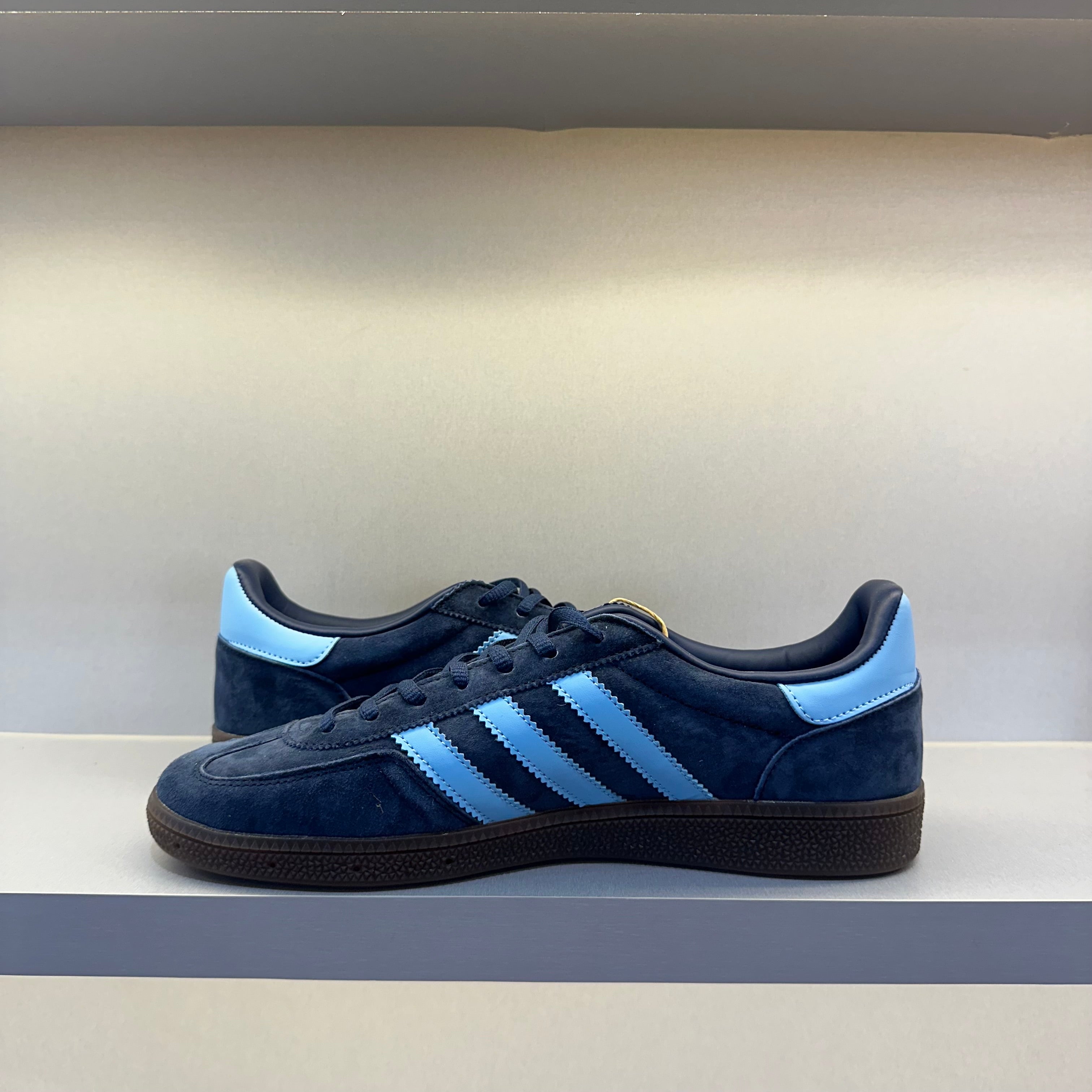 Sneaker Adi Handball Spezial Collegiate Navy Clear Sky Gum (Ready to Ship)