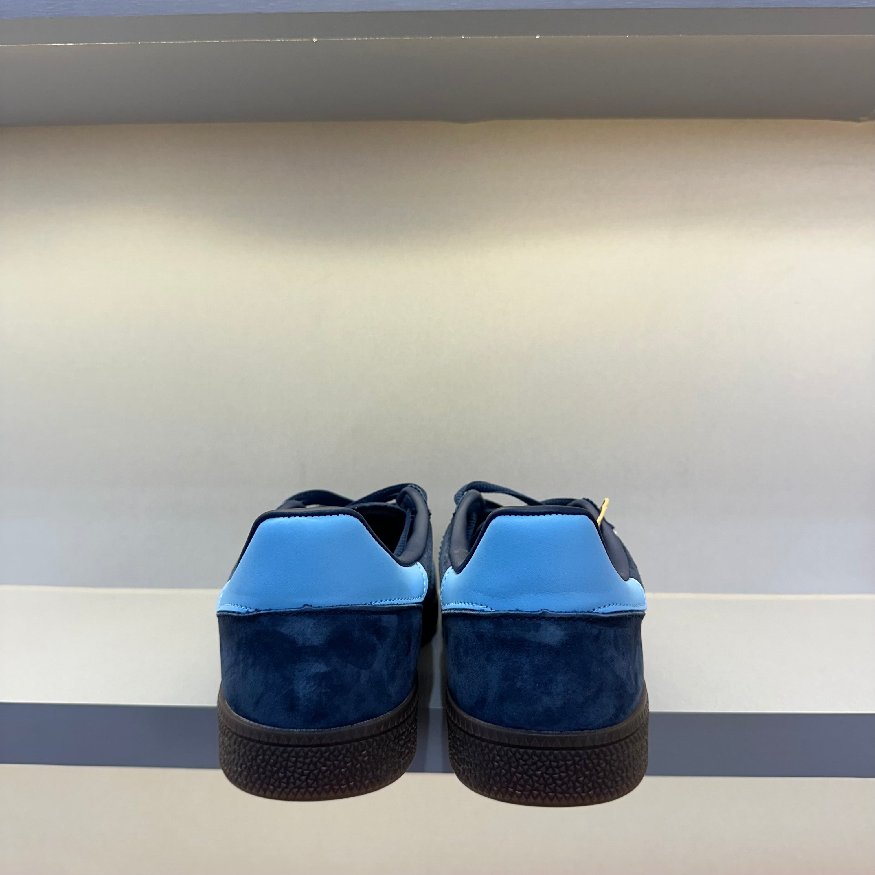 Sneaker Adi Handball Spezial Collegiate Navy Clear Sky Gum (Ready to Ship)
