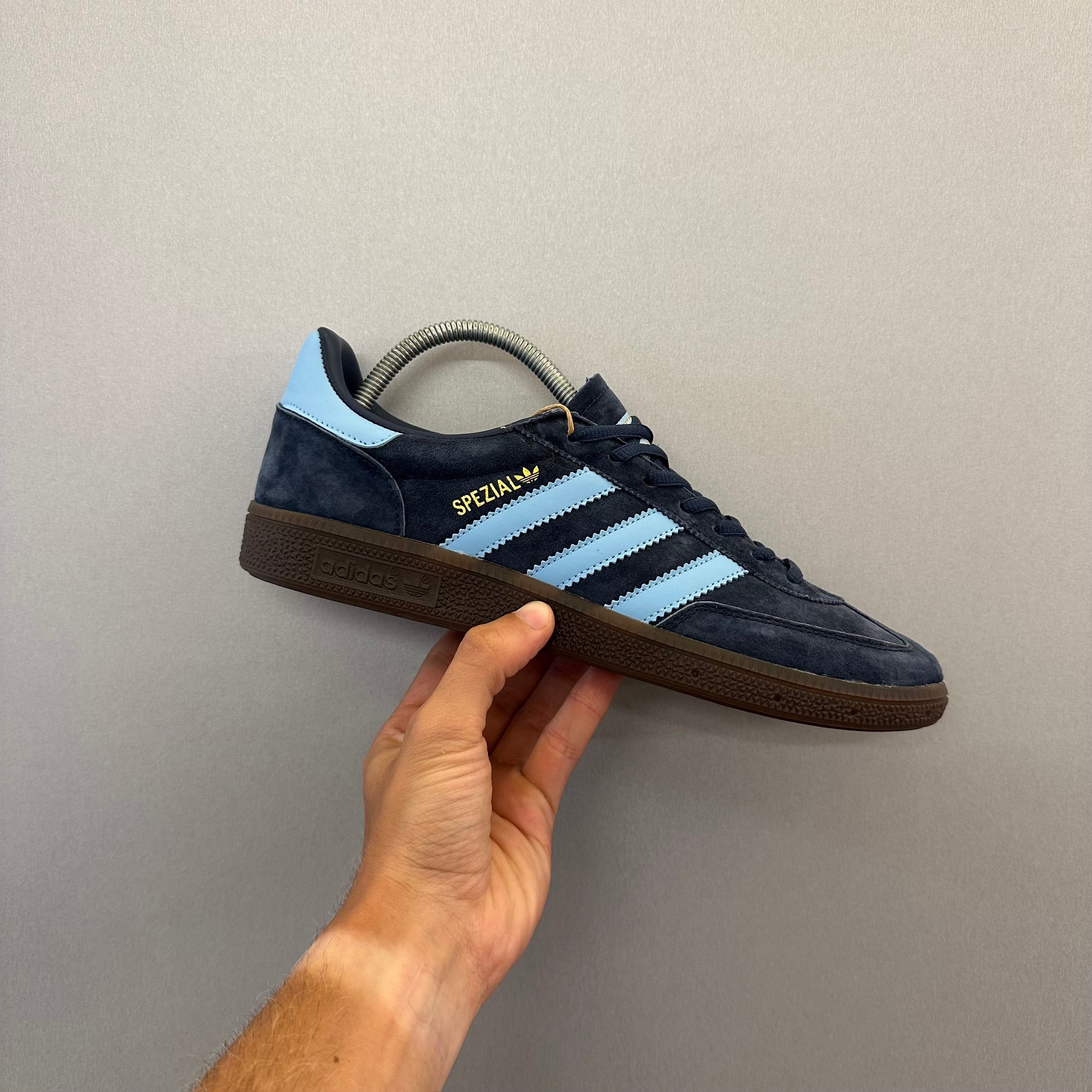 Sneaker Adi Handball Spezial Collegiate Navy Clear Sky Gum (Ready to Ship)