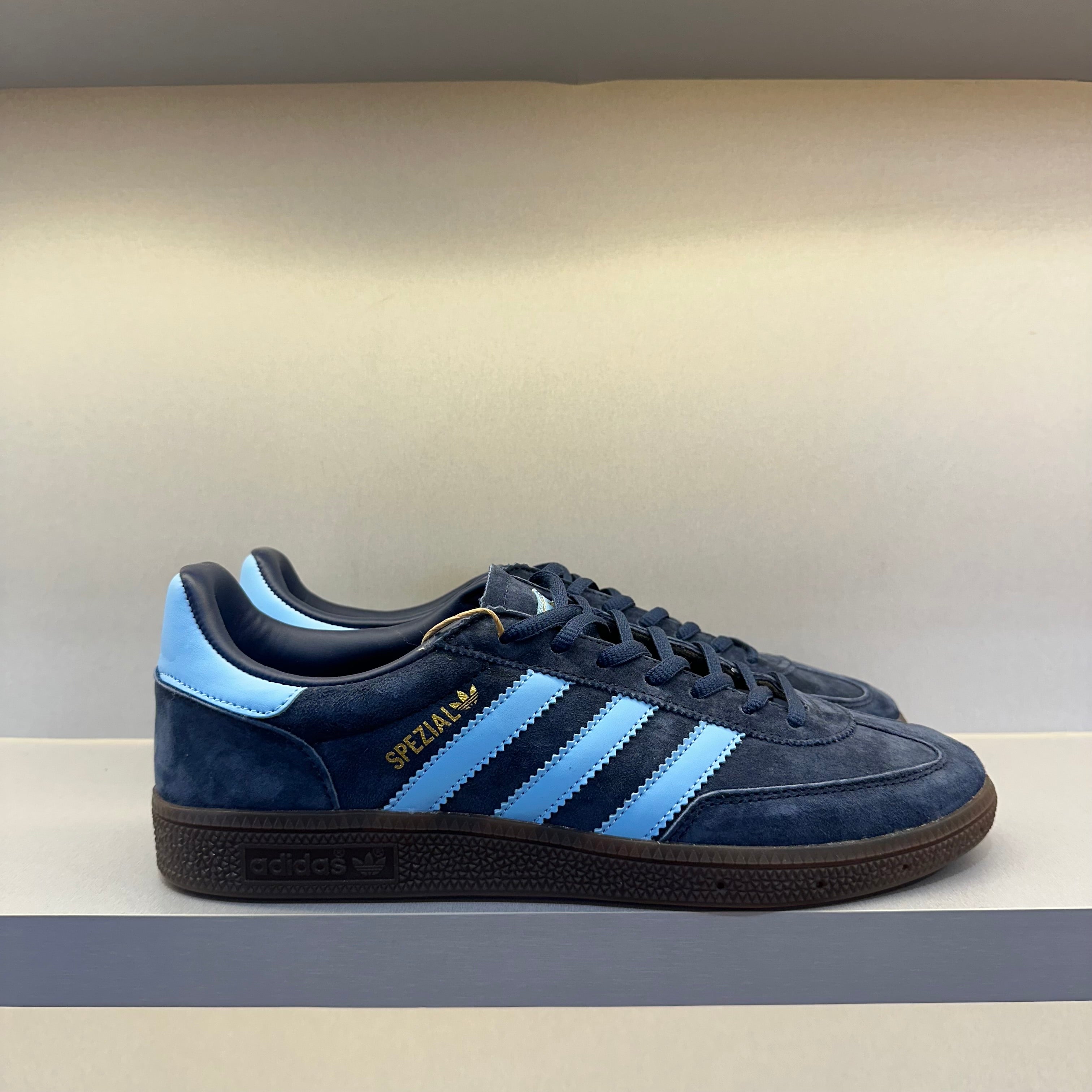 Sneaker Adi Handball Spezial Collegiate Navy Clear Sky Gum (Ready to Ship)