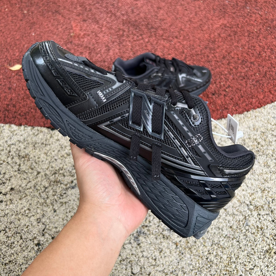 New B 1906A Black