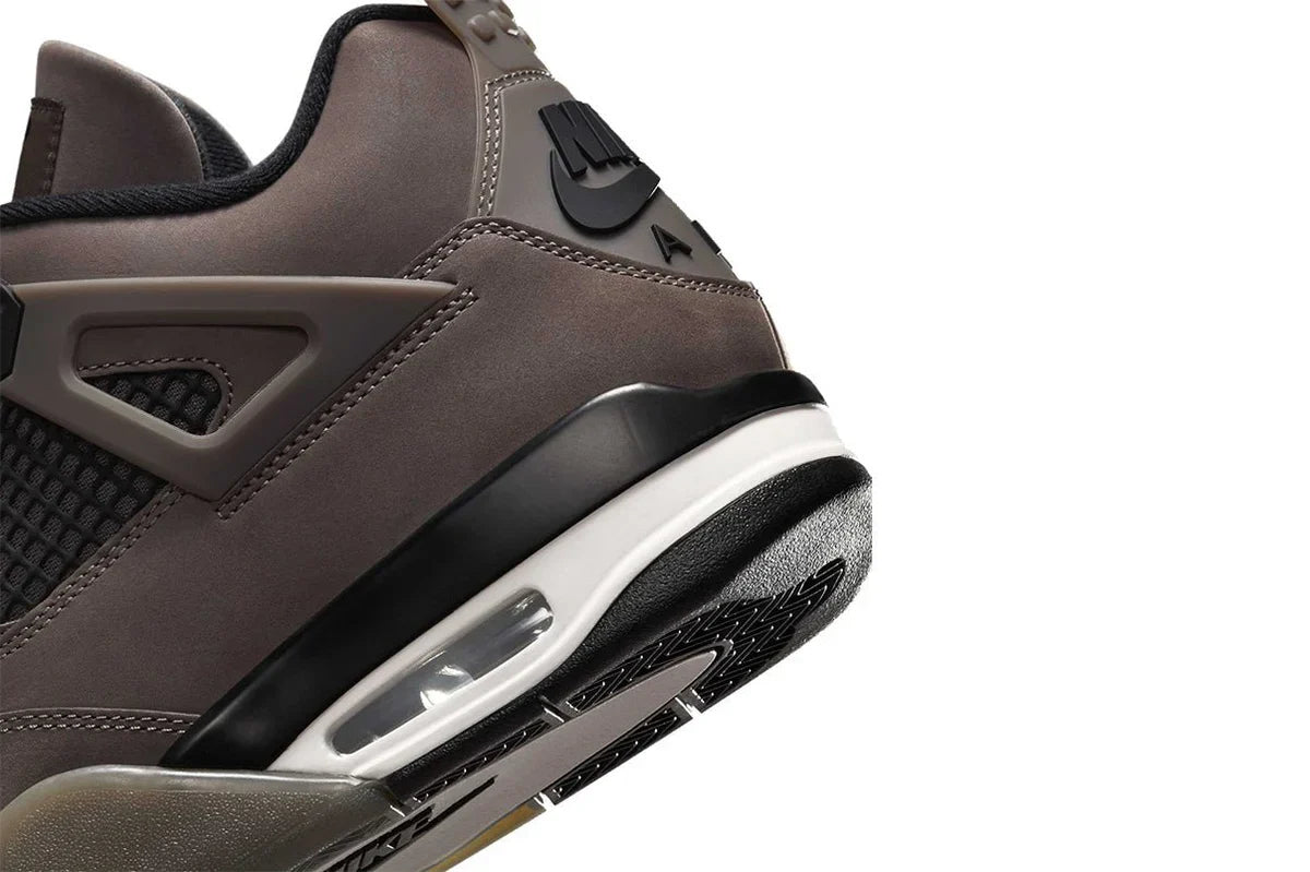 Sneaker Nk Air Jrd 4 Cave Stone and Black Marrom